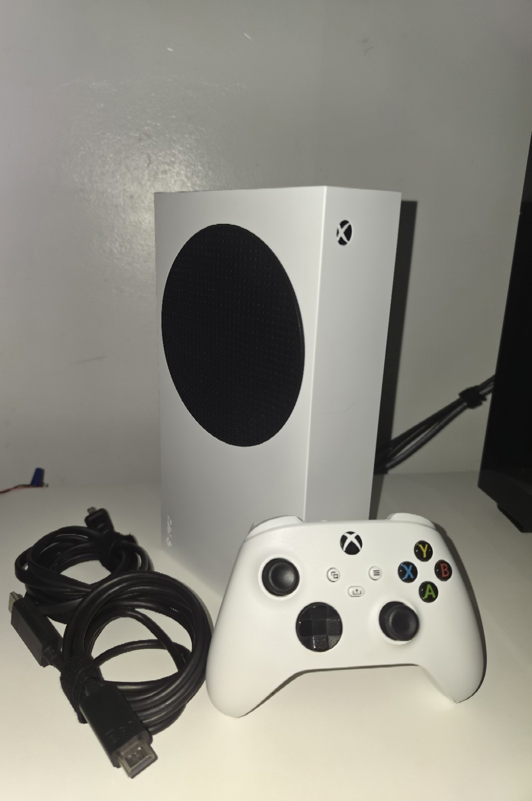 XBOX SERIES S 512 GB USED IN BOX WITH CONTROLLER AND CORDS